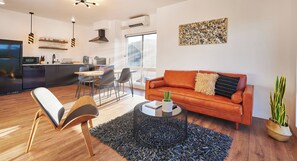 Smart TV - Two-bedroom suite-located downtown White Salmon, suite 4 (White Salmon)