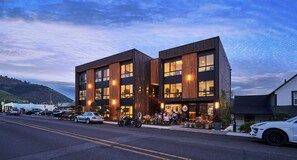 Exterior - Two-bedroom suite-located downtown White Salmon, suite 4 (White Salmon)