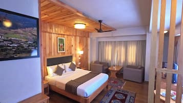 Executive Room | Memory-foam beds, minibar, in-room safe, individually decorated