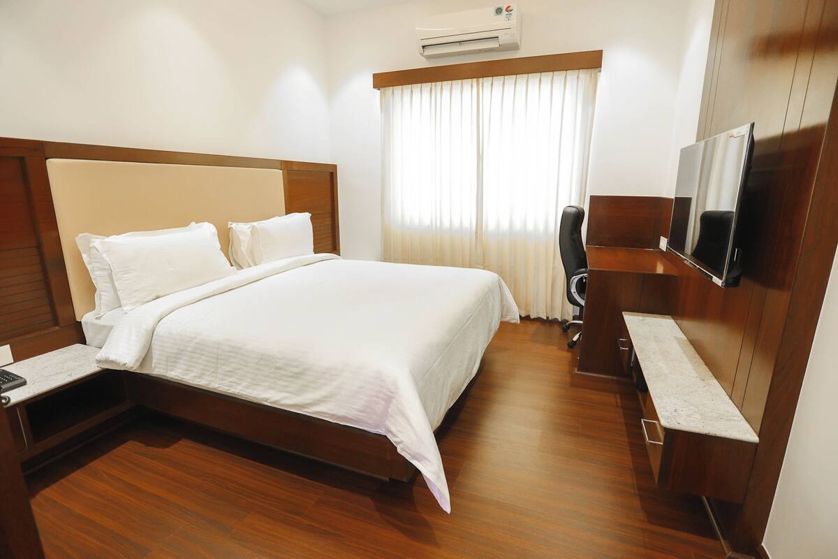 Premium bedding, laptop workspace, free WiFi, individually furnished