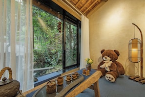 Espace de travail pour ordinateur portable, Wi-Fi gratuit, draps fournis