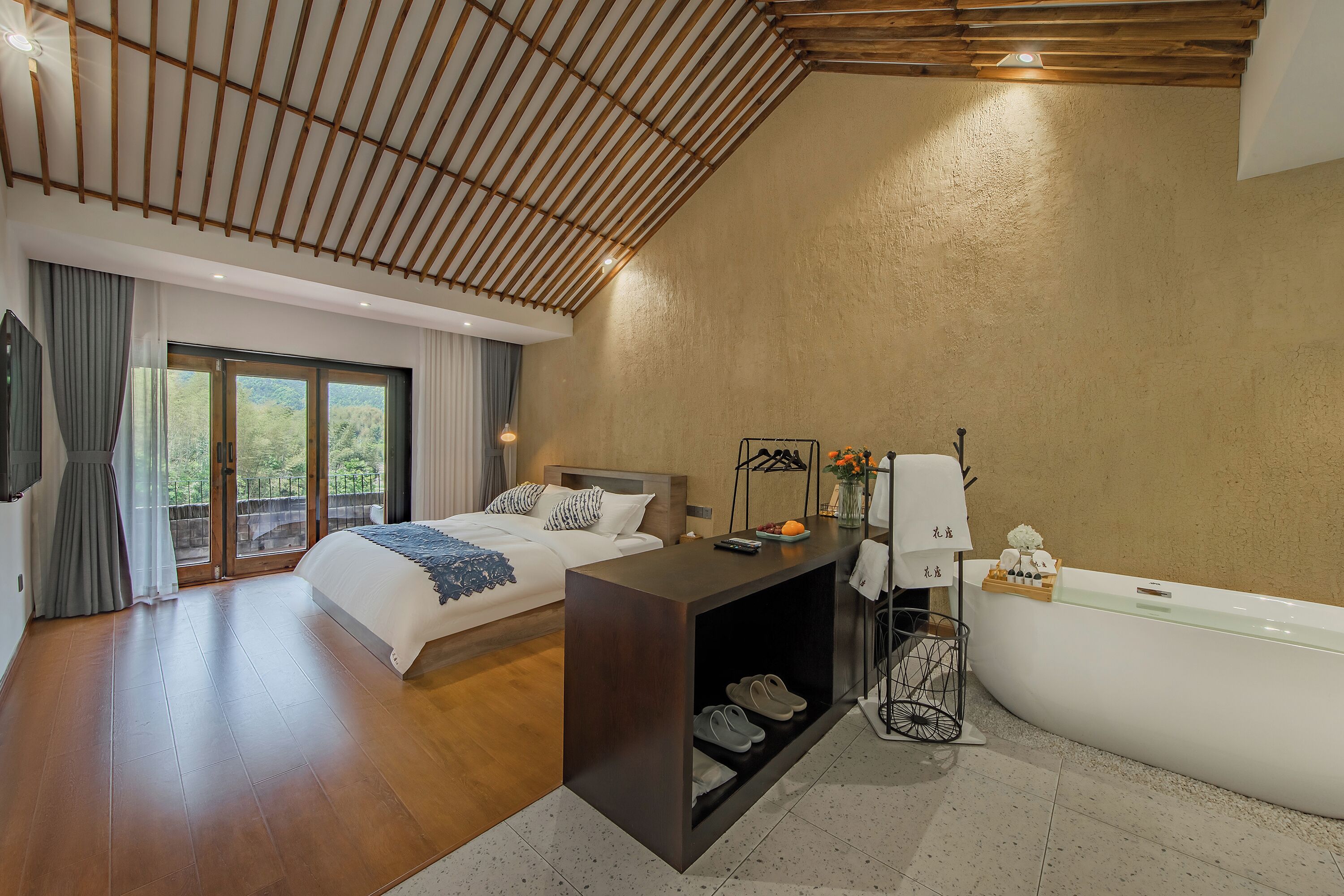 Comfort Double Room, Hill View | Laptop workspace, free WiFi, bed sheets