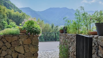 Comfort Room, Courtyard View | Laptop workspace, free WiFi, bed sheets