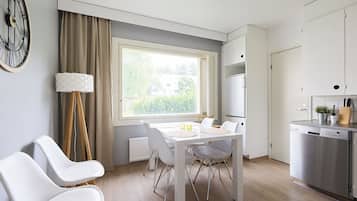 Appartement Familial, balcon, vue cour intérieure | Salle à manger