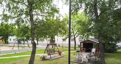 2BR Apt in Quiet Neighborhood