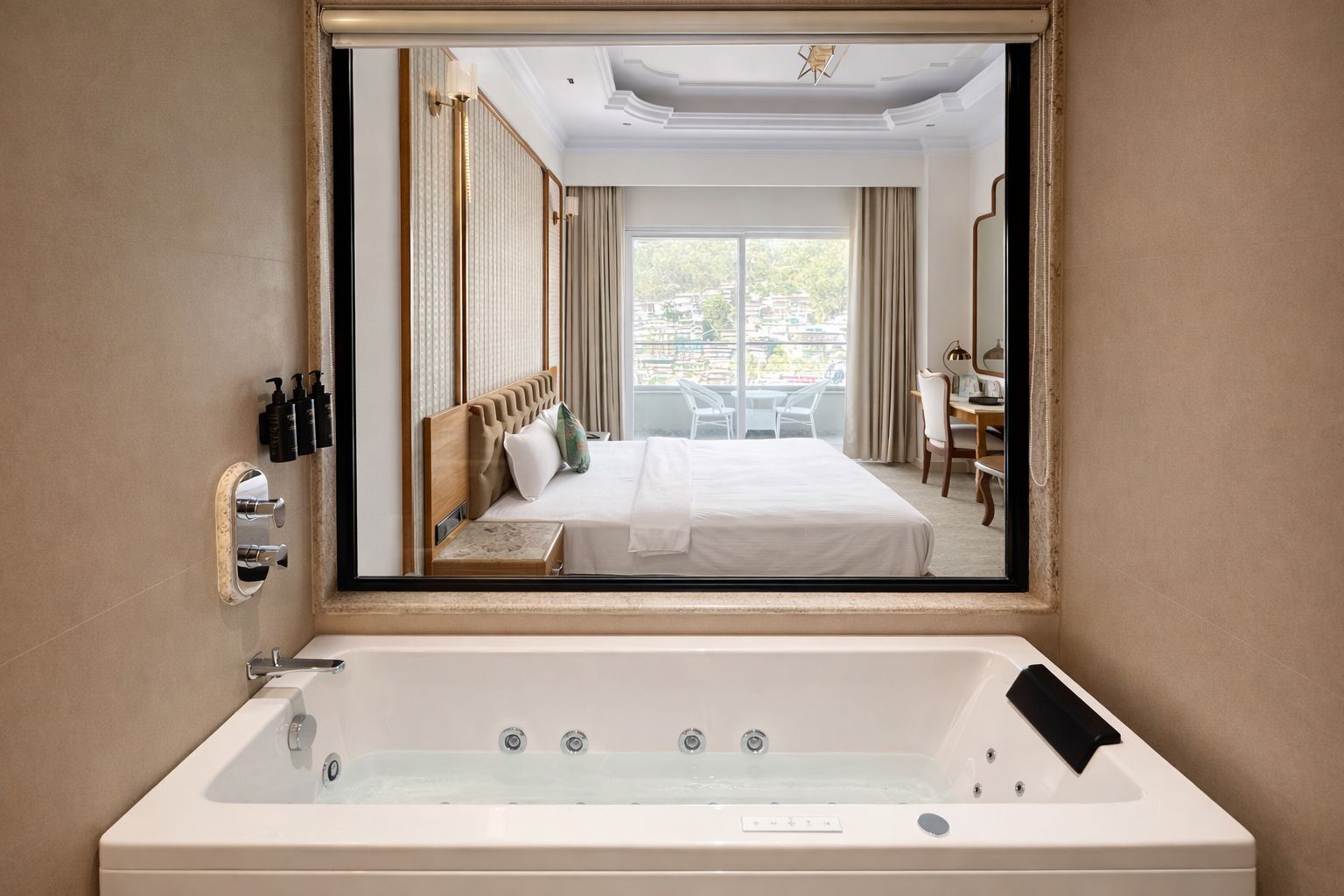 Luxury Room | Bathroom