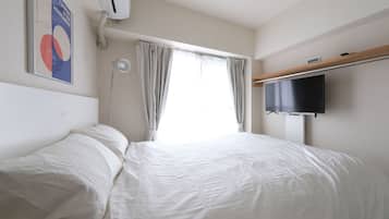 1 bedroom, desk, iron/ironing board, WiFi