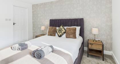 Modern Guest Room in West Midlands with Private Entrance