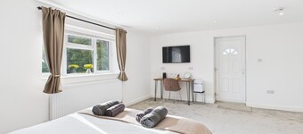 Modern Guest Room in West Midlands with Private Entrance