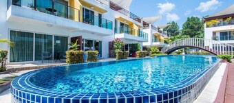 Modern 3-Bedroom Townhome in Kamala