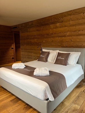 7 bedrooms, WiFi, bed sheets - Rustic and alpine-style apartments in Ledro Valley (Tiarno di Sotto)