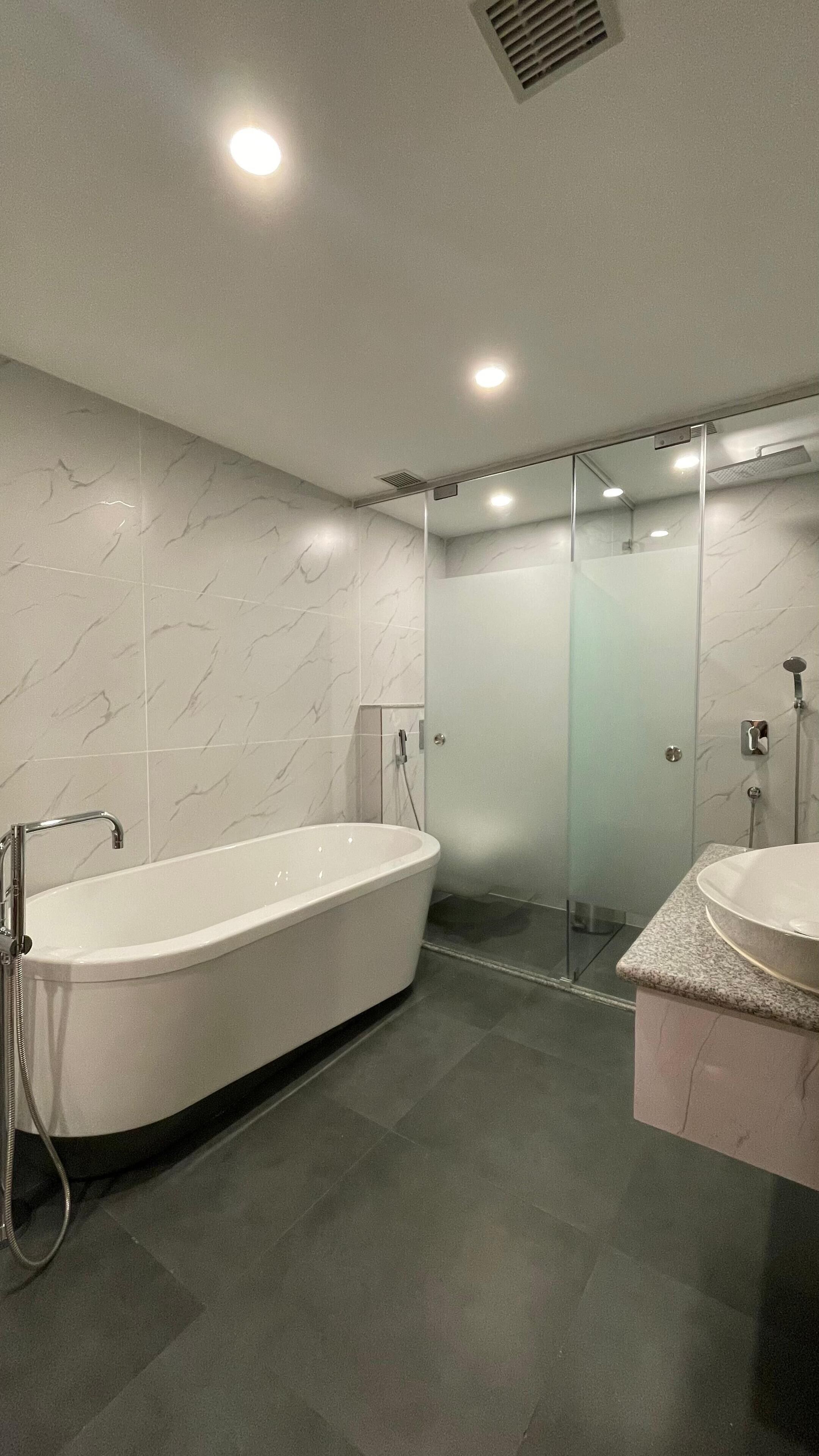 Executive-suite | Badeværelse | Håndklæder, Sæbe, Shampoo, Toiletpapir