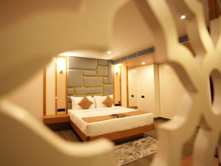 行政套房 | 办公桌、笔记本电脑工作区