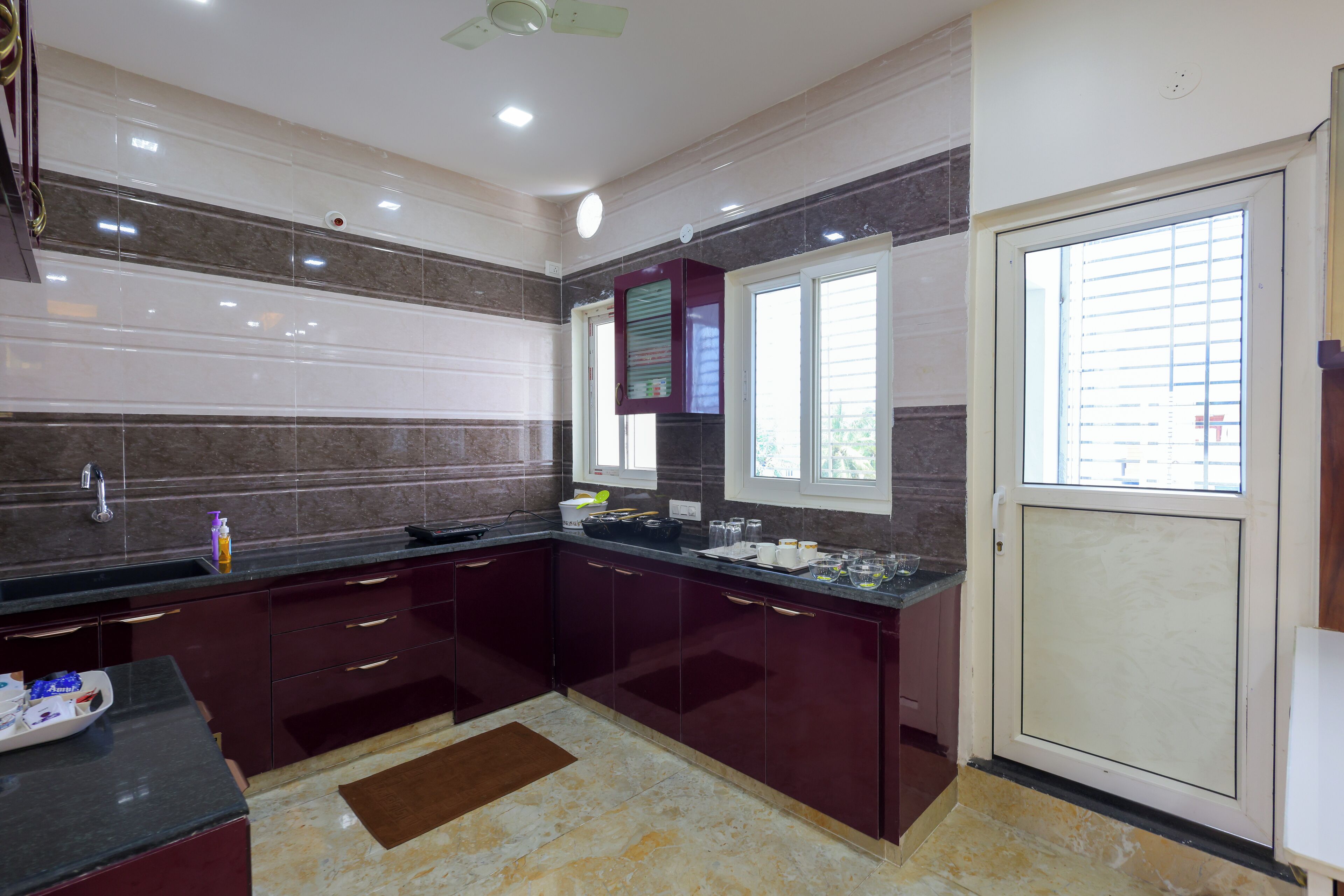 Apartamento Deluxe, 3 habitaciones | Cocina privada | Hervidor eléctrico