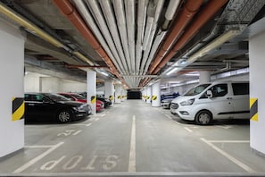 Parcheggio non assistito (CZK 400 al giorno)