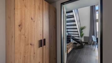 Lägenhet Classic - balkong - utsikt mot staden | Garderob