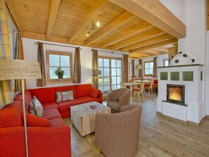 Televisie en een open haard