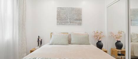 1 habitación, tabla de planchar con plancha, wifi y ropa de cama