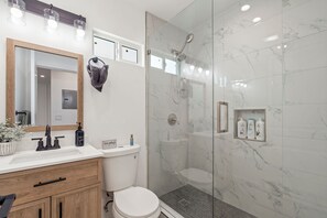 Bruser, håndklæder, Sæbe, Toiletpapir