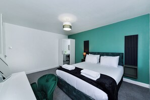 2 bedrooms, iron/ironing board, free WiFi