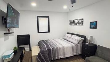 1 bedroom, iron/ironing board, WiFi (free), bed sheets