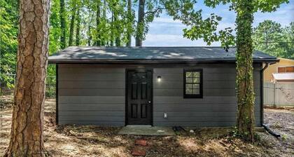 Cozy studio in awesome Atlanta with WiFi, AC