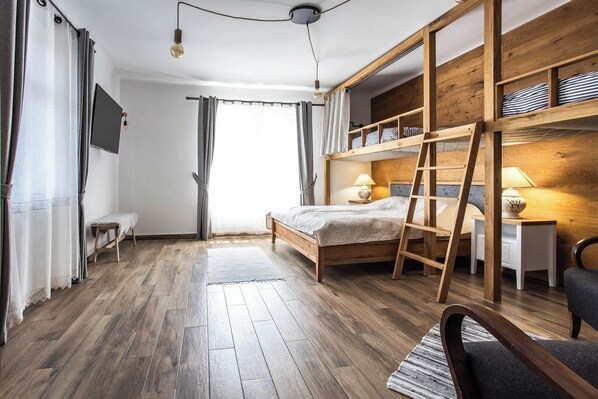 2 bedrooms, iron/ironing board, travel cot, free WiFi