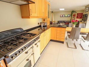 Fridge, dishwasher, electric kettle, toaster - Witham View (Lincoln)