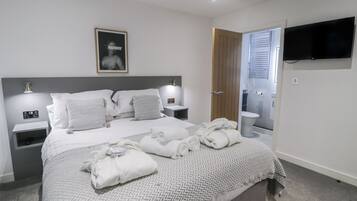 2 bedrooms, individually decorated, individually furnished, free WiFi