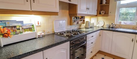 冰箱、电热水壶、烤面包机、厨具/餐具