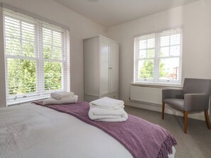 2 quartos, individualmente decorados, individualmente mobiliados