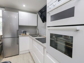 Cookware/dishes/utensils - Dolly Dream (Weymouth)