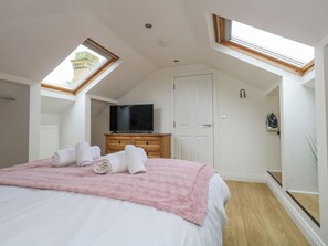 2 bedrooms, individually decorated, individually furnished, free WiFi