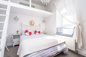 2 bedrooms, individually decorated, individually furnished, free WiFi - The Old Coastguard Tower Buncrana (Buncrana)