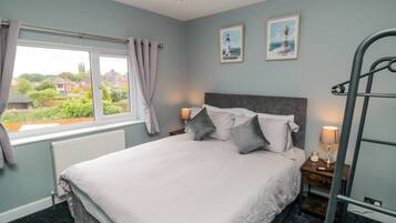 2 bilik tidur, dihias secara berasingan