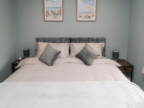 2 bedrooms, individually decorated, individually furnished, free WiFi - Corner Cottage (Bridlington)