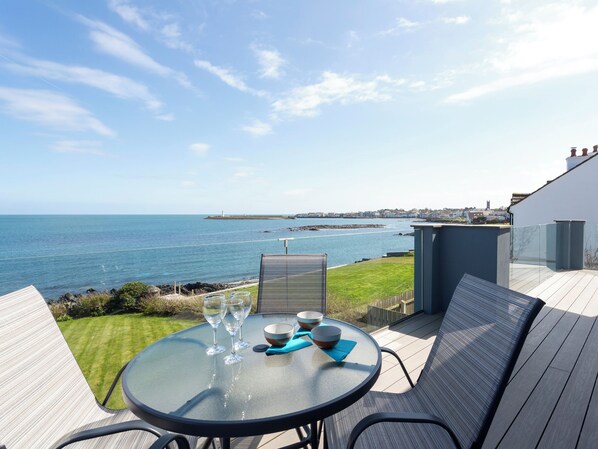 Outdoor dining - Rocklyn Lodge (Donaghadee)