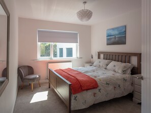 3 bedrooms, individually decorated, individually furnished, free WiFi - Rocklyn Lodge (Donaghadee)