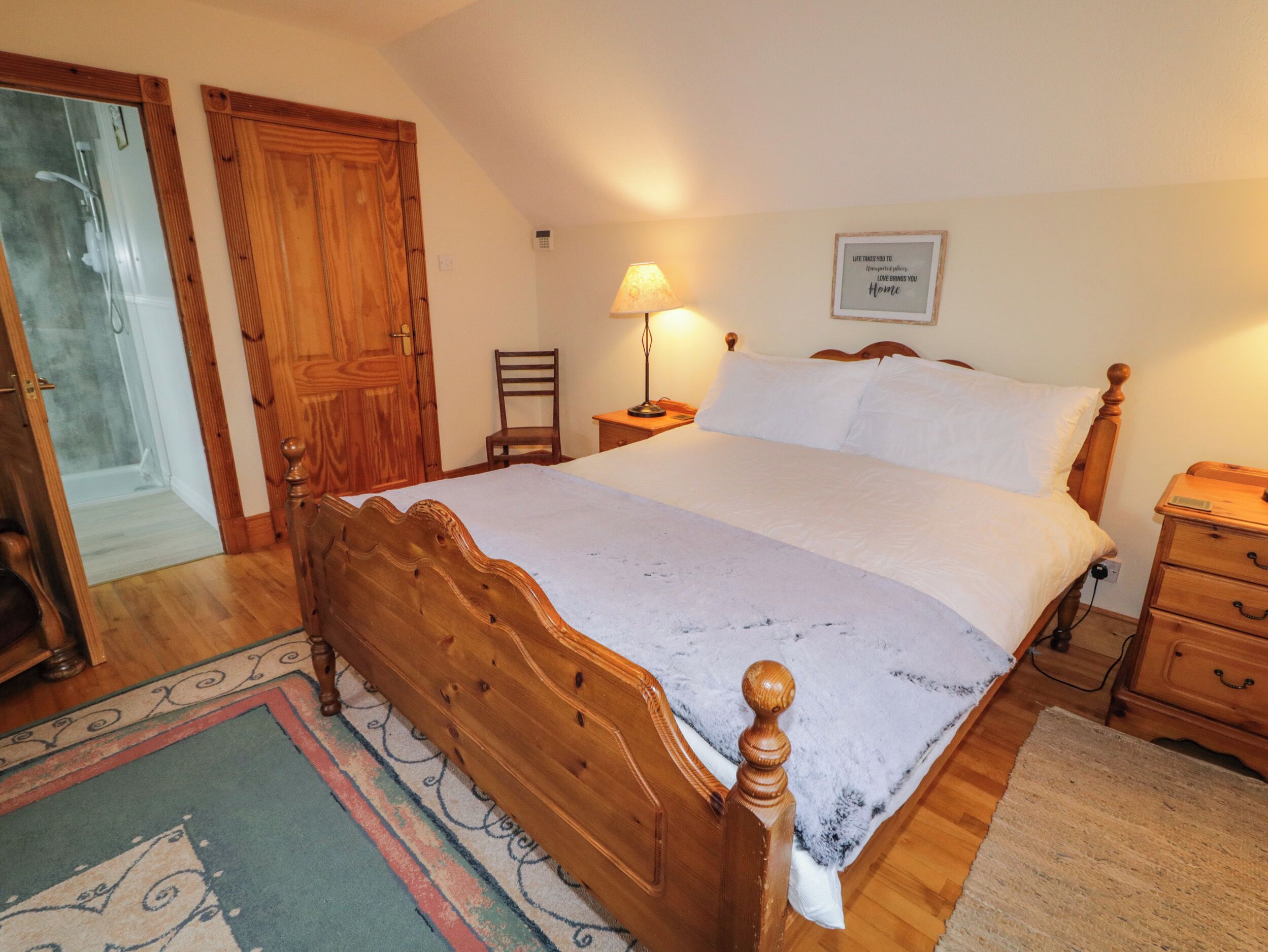 4 bedrooms, individually decorated, individually furnished, free WiFi