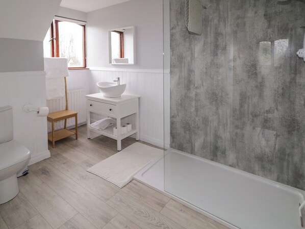Shower - Tudor Lodge (Newcastle)
