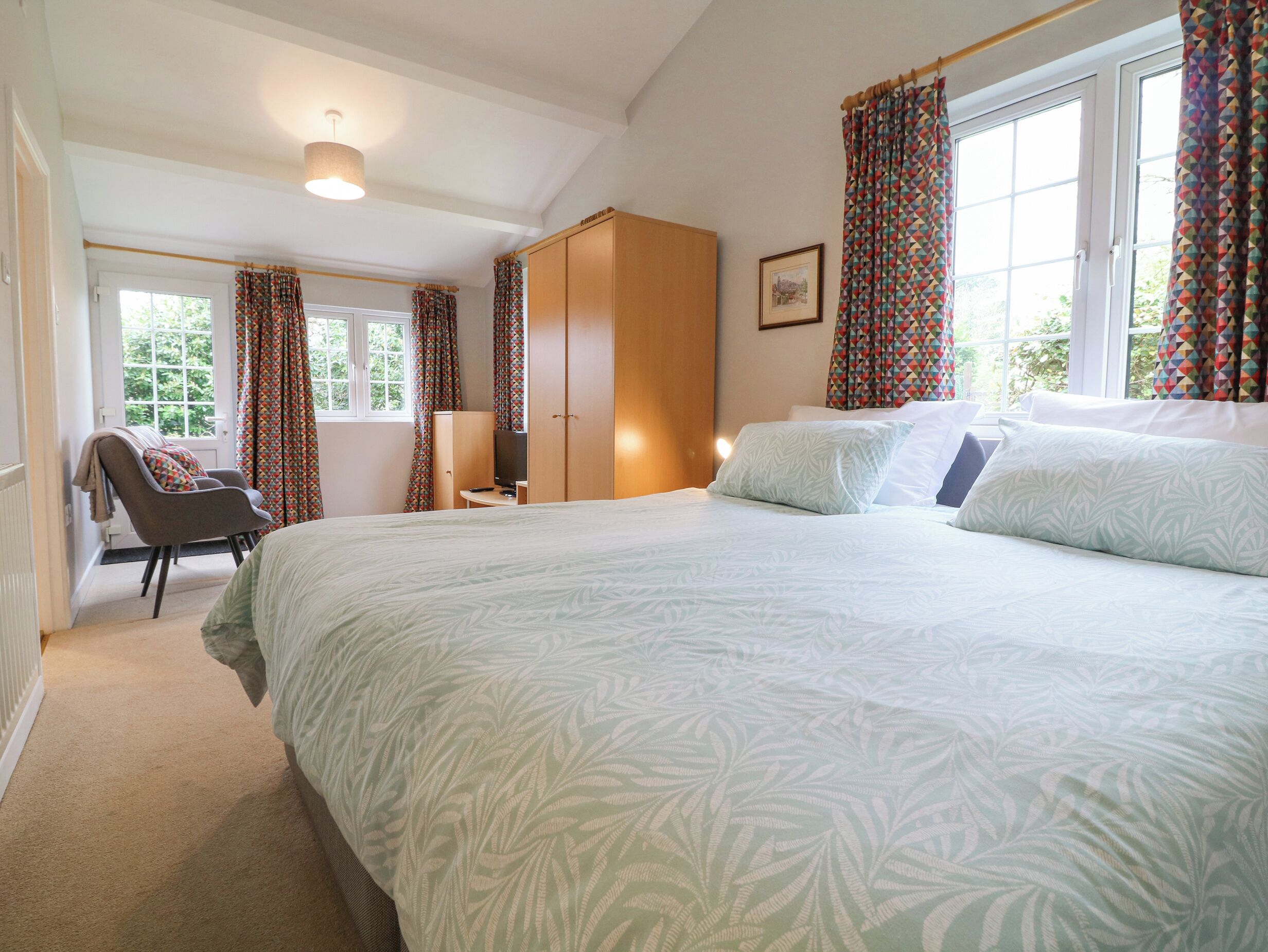 3 dormitorios, decoración individual, mobiliario individual