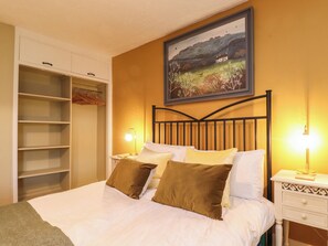 2 bedrooms, individually decorated, individually furnished, free WiFi