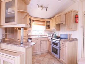 Fridge, electric kettle, toaster, cookware/dishes/utensils - The Granada (Clacton-on-Sea)