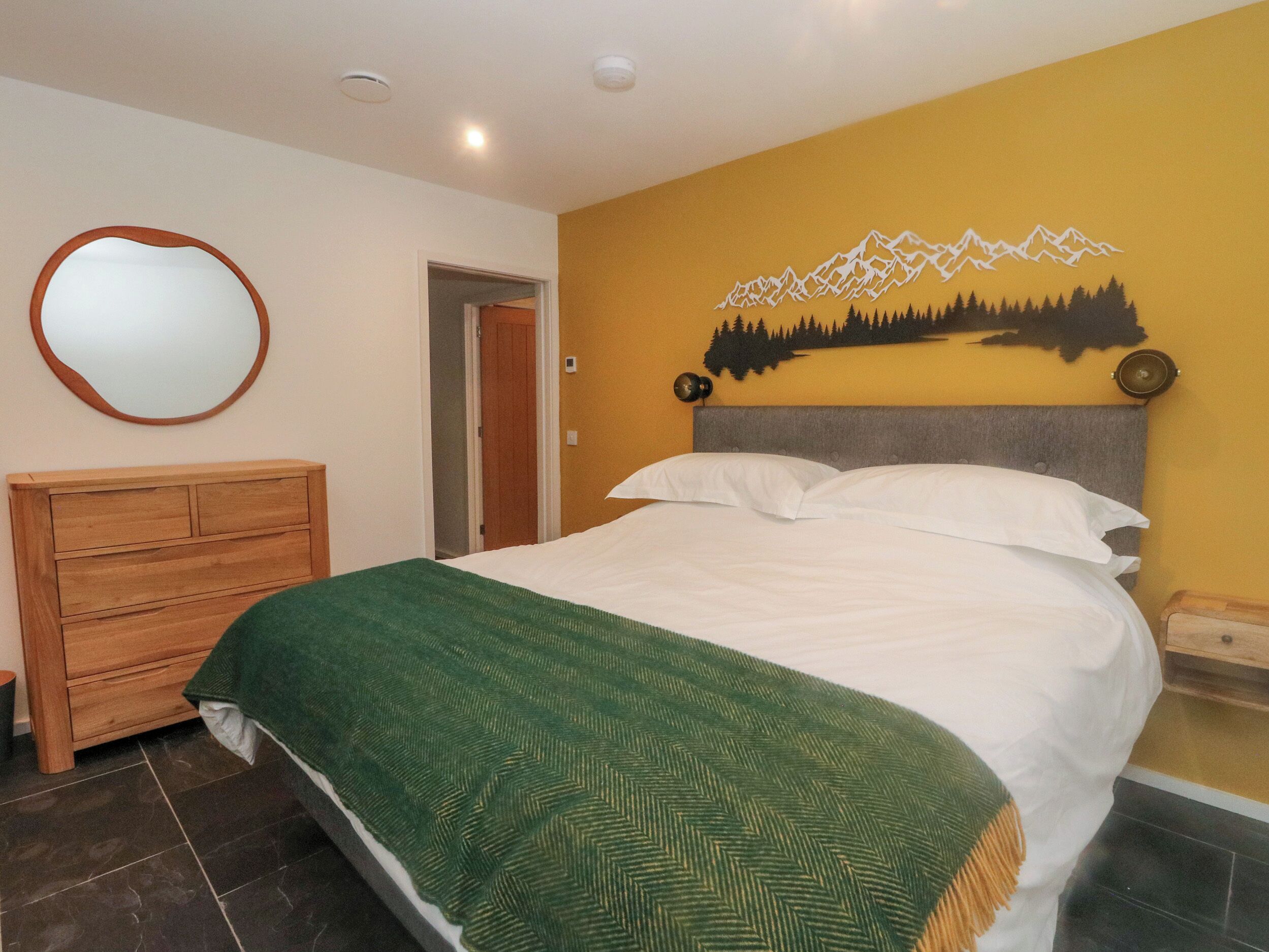 4 ห้องนอน, ห้องพักตกแต่งอย่างมีเอกลักษณ์, ตกแต่งพิเศษโดยเฉพาะ, Wi-Fi ฟรี