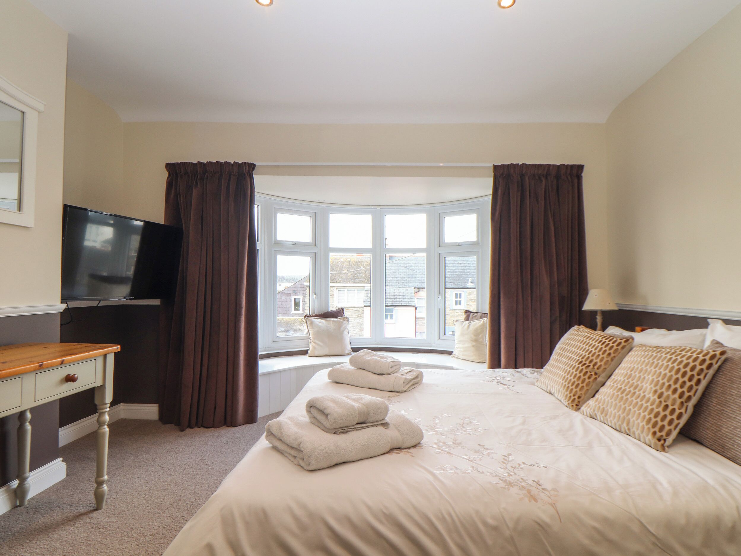 3 bedrooms, individually decorated, individually furnished, free WiFi