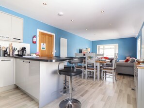 Dishwasher, cookware/dishes/utensils - Flat 2 Niles Place (Padstow)