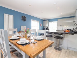 Dining - Flat 2 Niles Place (Padstow)