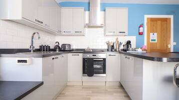 Dishwasher, cookware/dishes/utensils