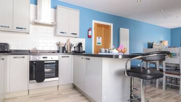 Dishwasher, cookware/dishes/utensils