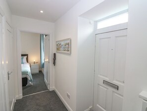 2 quartos, individualmente decorados, individualmente mobiliados